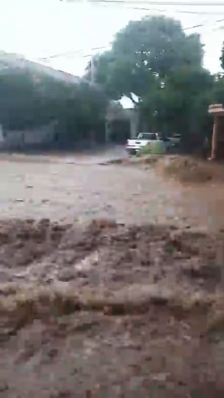 Fuerte temporal e inundaciones en Metán, Salta