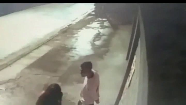 Las cámaras de seguridad registraron la pelea previa al asesinato de Alejo Oroño - Fuente: Twitter