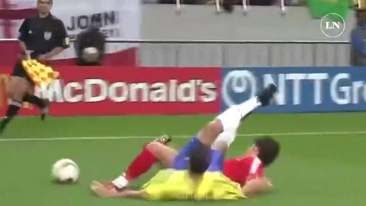 Los mejores momentos de José Edmílson en el mundial Corea/Japón 2002