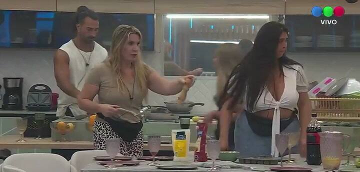 Dos participantes de “Gran Hermano 2023″ casi provocan un incendio en la casa mientras cocinaban