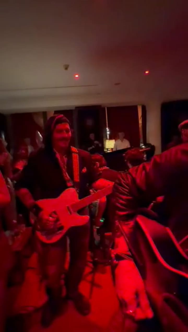 Johnny Depp despuntó el vicio de la música en el Faena