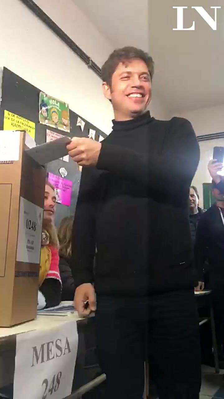 El voto de Axel Kicillof - Crédito: Sol Coliva