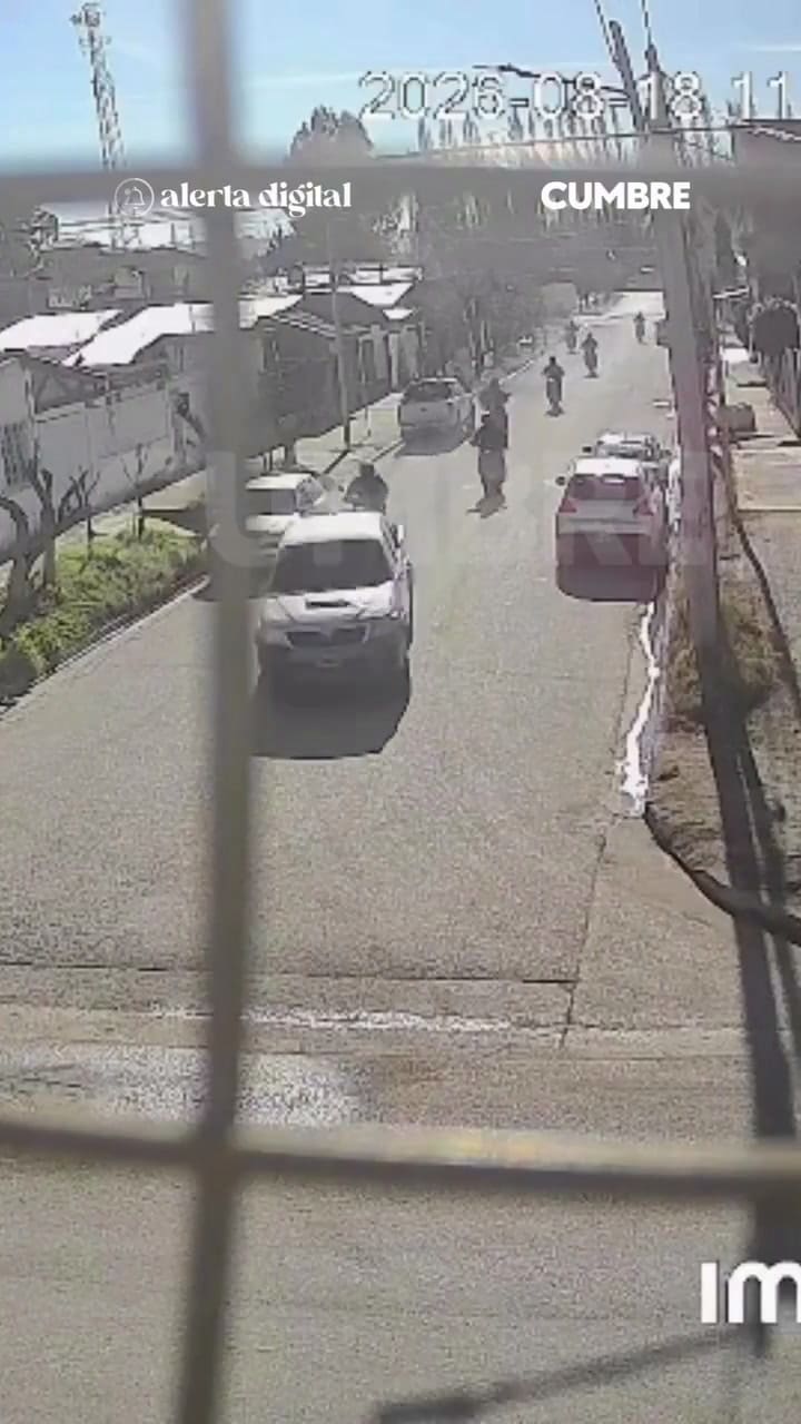 Tiros, fuga marcha atrás, policías heridos y 15 chicos de jardín en medio de una balacera en Neuquén