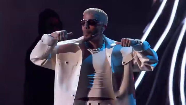 Rauw Alejandro se presentó por primera vez en los Billboard