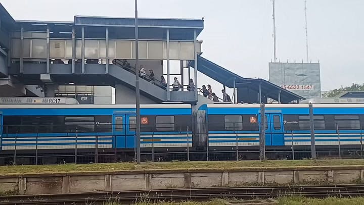 Comenzó el paro de trenes de seis horas