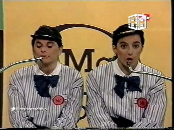 Briski, junto a Sandra Monteagudo, en De la cabeza - Fuente: YouTube