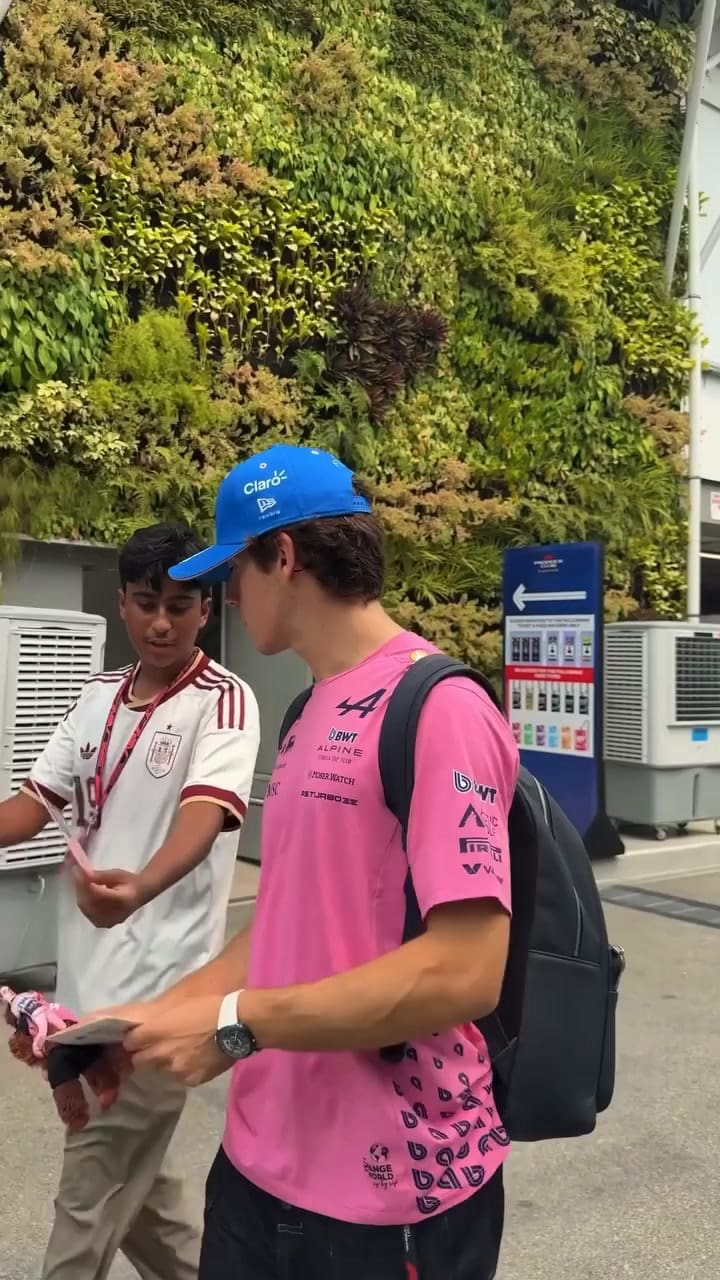 La reacción de Franco Colapinto al ver a un fan con la camiseta de la selección española