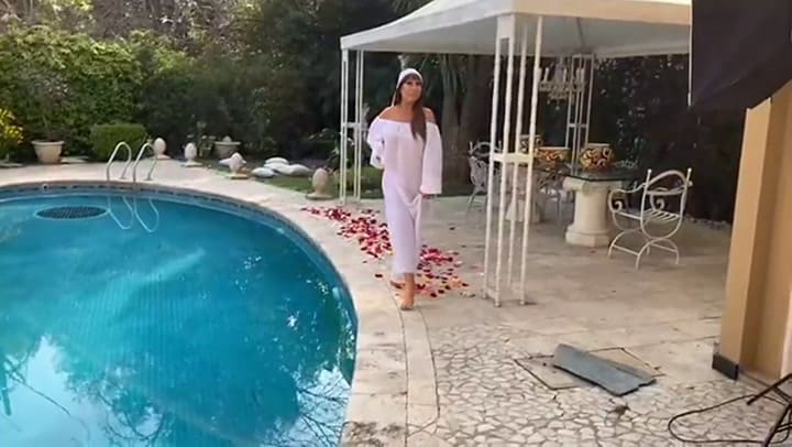 La ecléctica casa de Moria Casán: animal print, neón y piscina - Fuente: Instagram