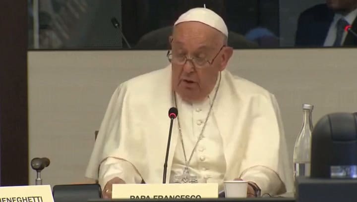 Papa Francisco: “En vez de pagar justicia social, pagó gas pimienta”