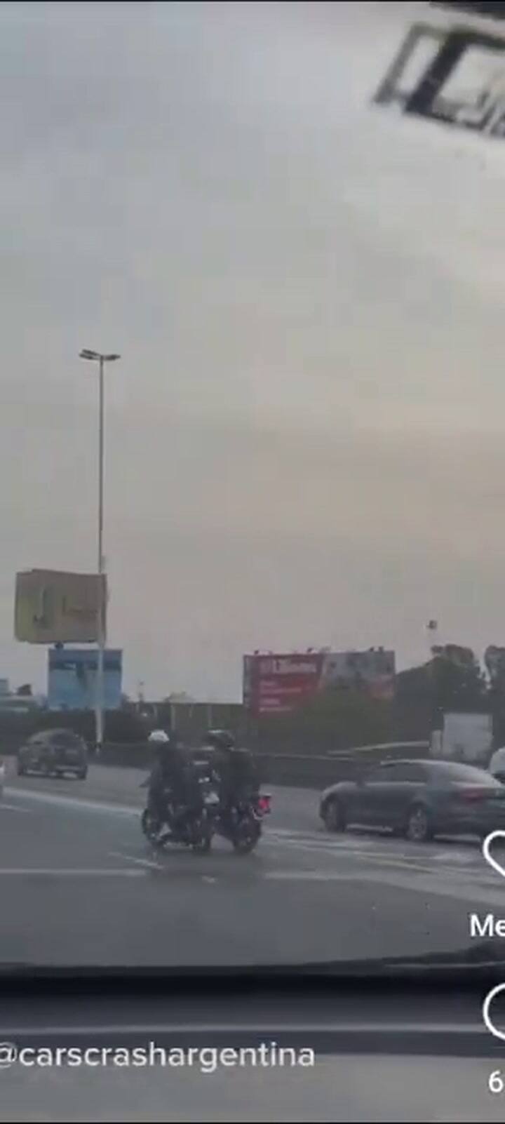 Pelea en General Paz entre dos motos
