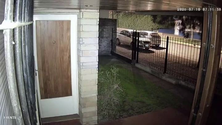 Un policía fue sorprendido por cuatro delincuentes y mató a uno de ellos en Moreno