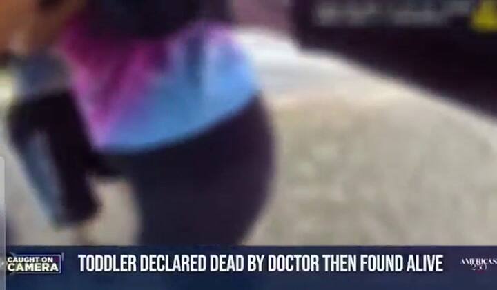 Los videos que muestran el momento en el que el médico dio por muerto al menor