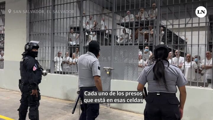 La megacárcel de Bukele, por dentro