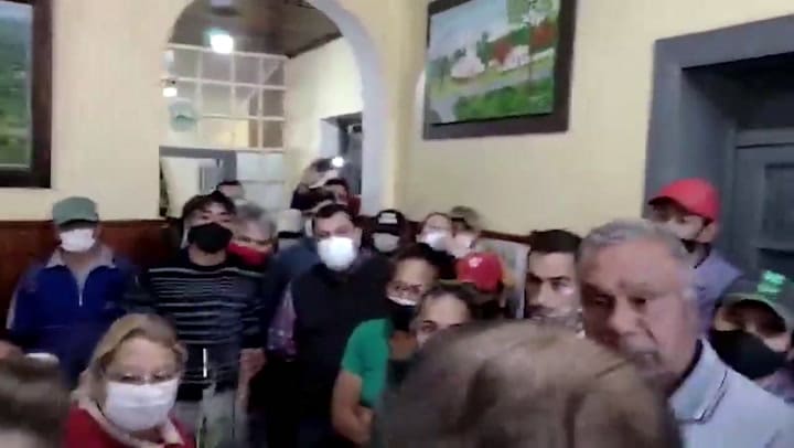 Incidentes en un Concejo Deliberante de Misiones: echaron a las patadas a referentes de JxC