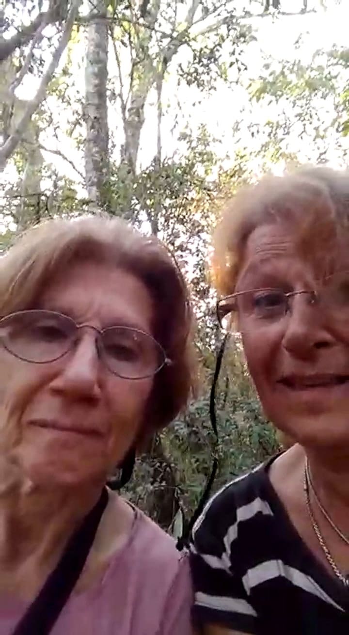 Grabaron un video para ser rescatadas luego extraviarse y de pasar la primera noche en el bosque