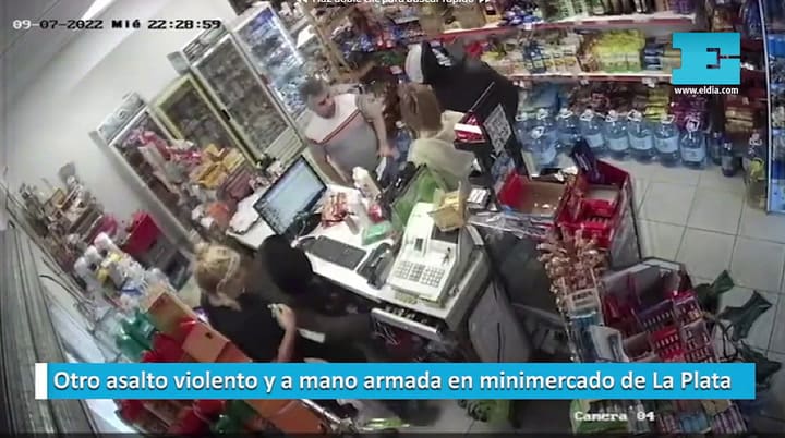 La estrategia de un joven para no entregar sus pertenencias en medio de un asalto