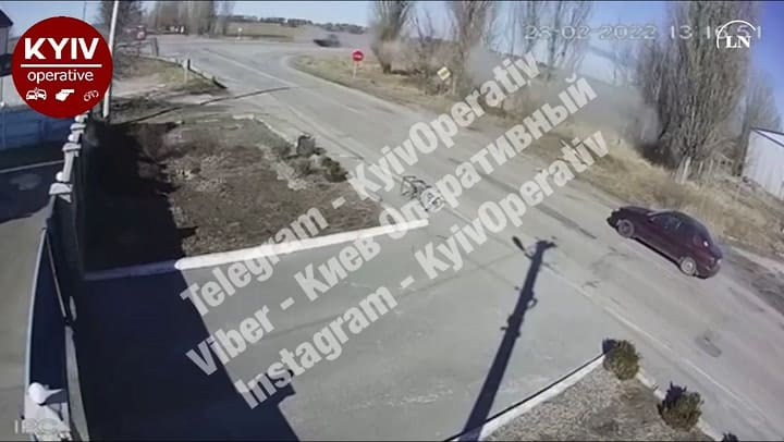 El impactante video que muestra cómo las tropas rusas le disparan a un auto con civiles adentro
