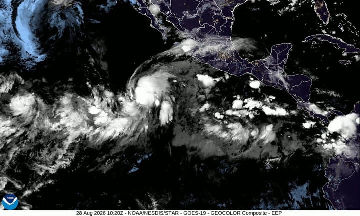 Satélite De La NOAA Sobre Los Sistema En El Pacífico