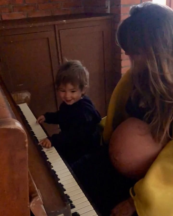 Calu Rivero junto a su hijo Tao