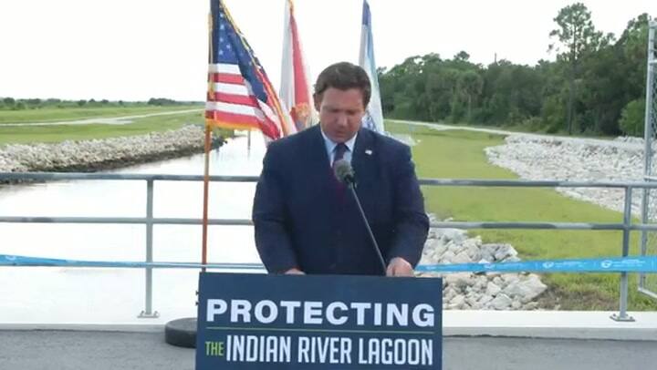 Ron DeSantis anunció la finalización del proyecto C-23, una obra destinada a reducir las descargas contaminantes hacia el estuario de St. Lucie.