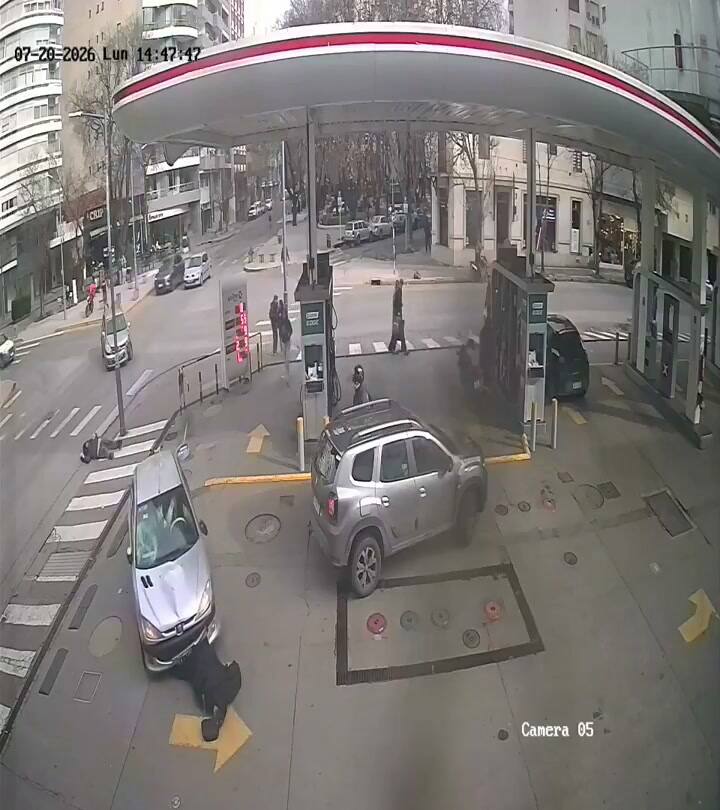 El momento del choque entre los dos autos
