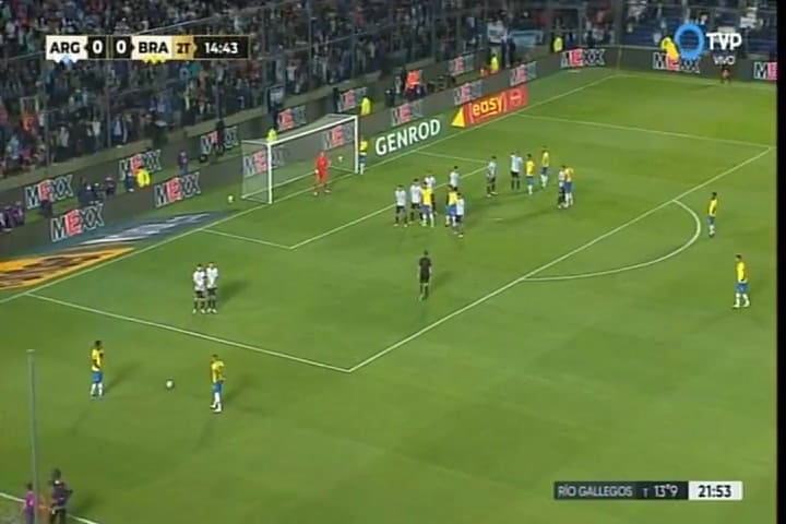 Tiro de Fred en el travesaño