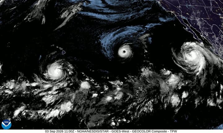 Satélite De La NOAA Sobre Los Huracanes En El Pacifico