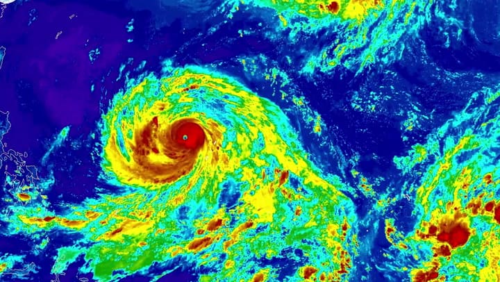 Satélite De La Noaa Sobre El Supertifón
