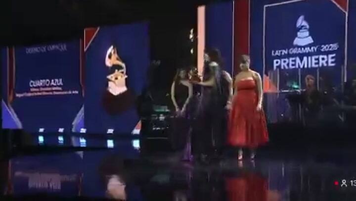 Durante los Latin Grammy, Aitana agradeció el apoyo de Daniel Alonso