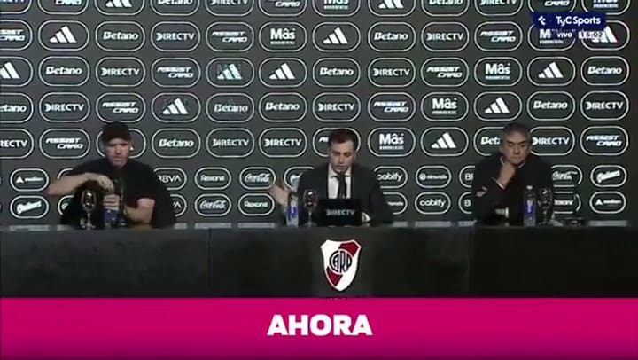 Chacho Coudet en la conferencia de prensa