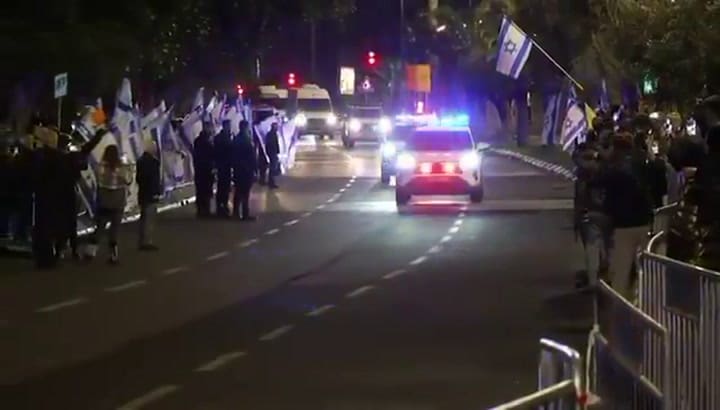Así acompañaron los restos de Shiri Bibas hasta el instituto forense