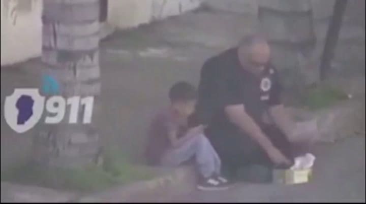 El gesto de un policía con dos hermanos en Córdoba