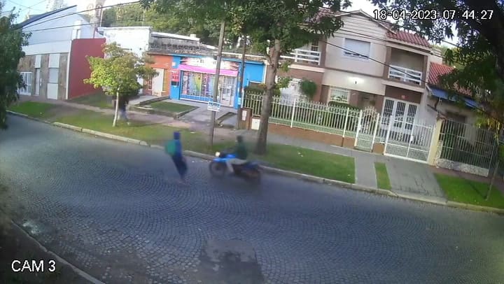 Así escaparon los sicarios que le dispararon a un hombre que llevaba a su hijo al colegio en Rosario
