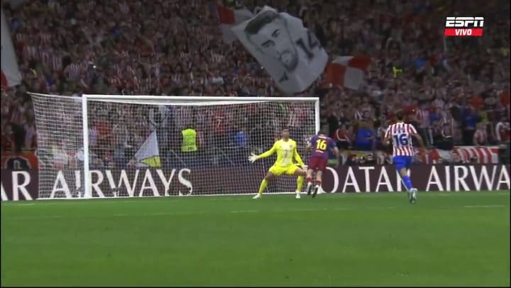 La atajada de Musso ante Fermín para evitar que Barcelona se colocara 3 a 0
