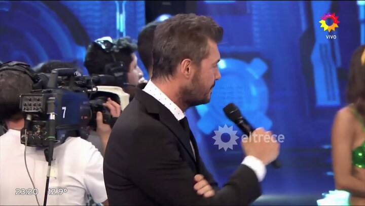 Agustín de Marama cantó en vivo en Showmatch
