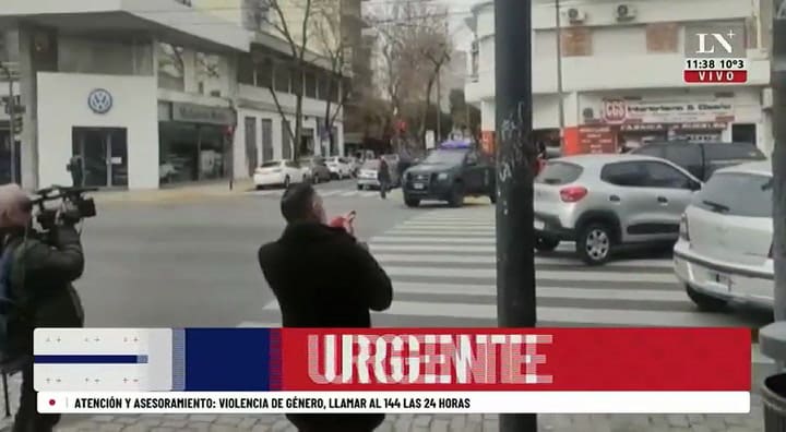 Un policía de la Ciudad se atrincheró en su casa durante cinco horas tras discutir con su pareja