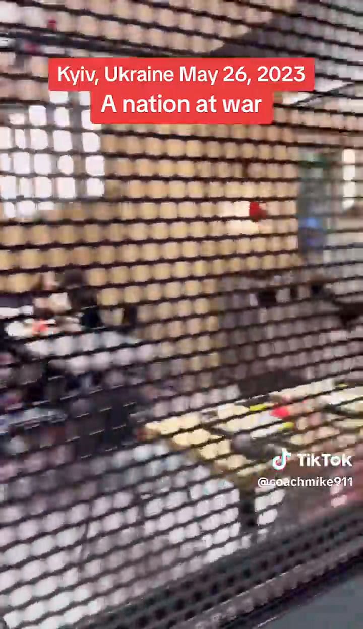 Un video de un McDonald's en Kiev se viralizó en TikTok