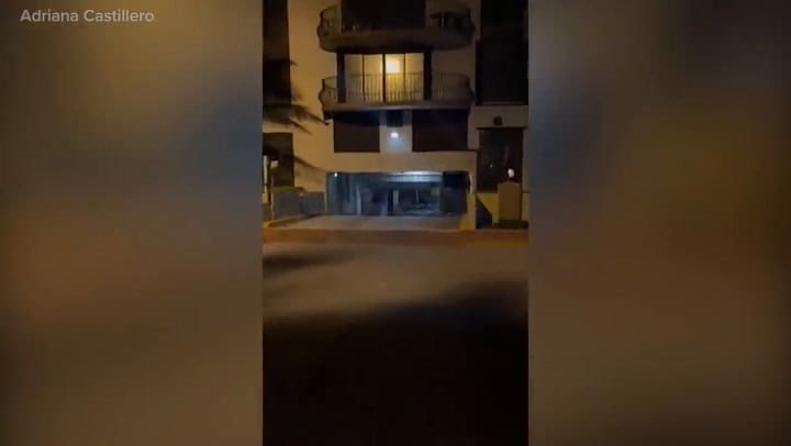 El video que muestra escombros y agua en el garaje del edificio en Miami minutos antes del colapso