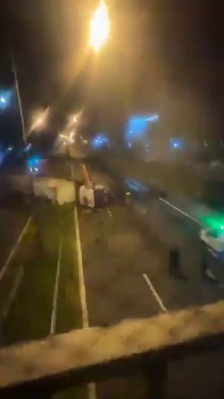 Corte total en la Panamericana: volcó un camión y derramó aceite en la autopista