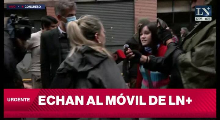 Agresión y escupitajos al móvil de LN+
