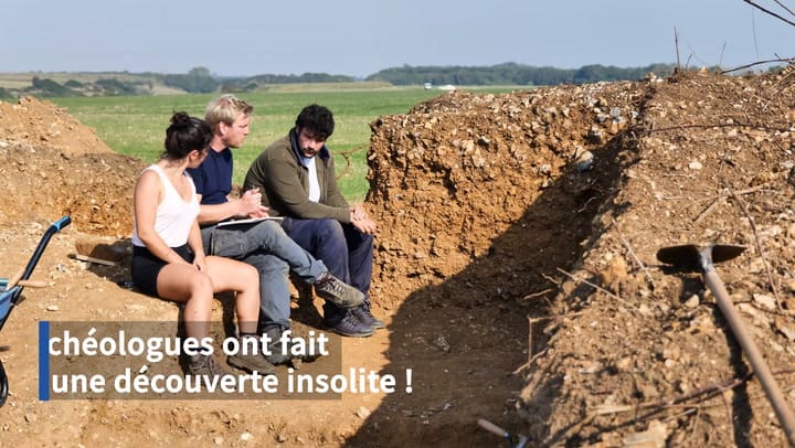 Vídeos ¡Inusual! Durante Unas Excavaciones Cerca De Dieppe, Los Arqueólogos Encuentran Un Mensaje Que Data De Hace 200 Años - L'aisne Nouvelle