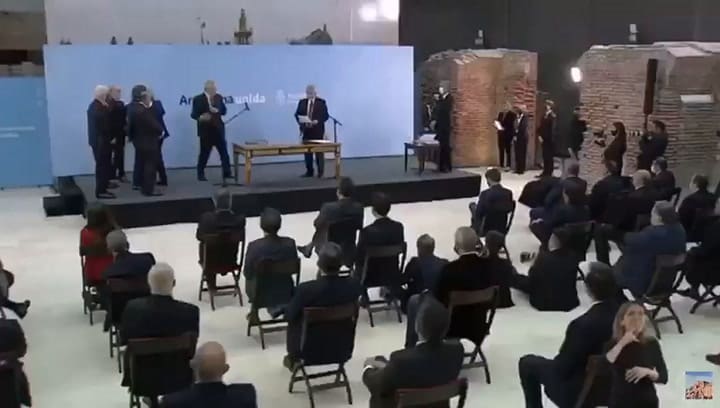 Jaime Perczyk corrió la Biblia antes de jurar como ministro de Educación