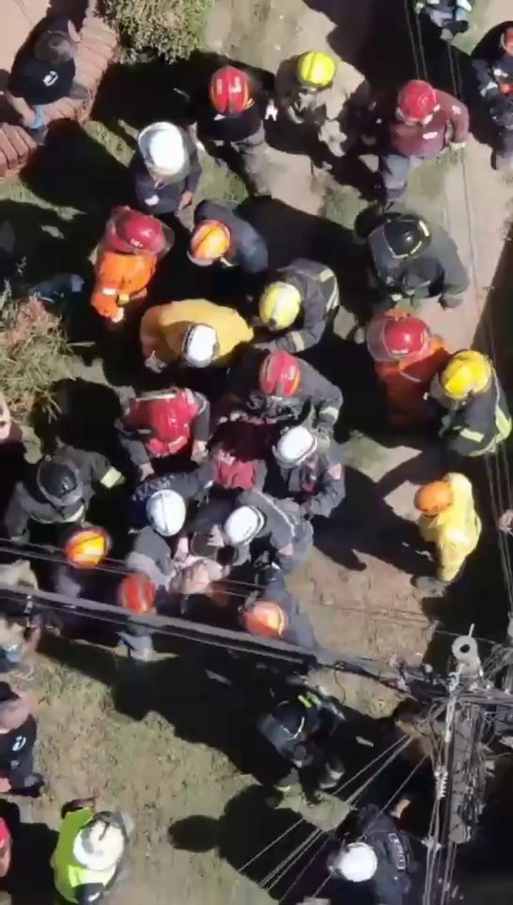 El rescate de la mujer entre los escombros en Villa Gesell