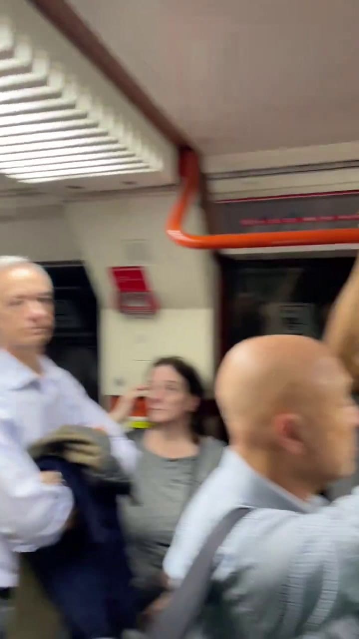 Línea B de subte: pasajeros quedaron atrapados en una formación por más de una hora y fueron evacuados por las vías