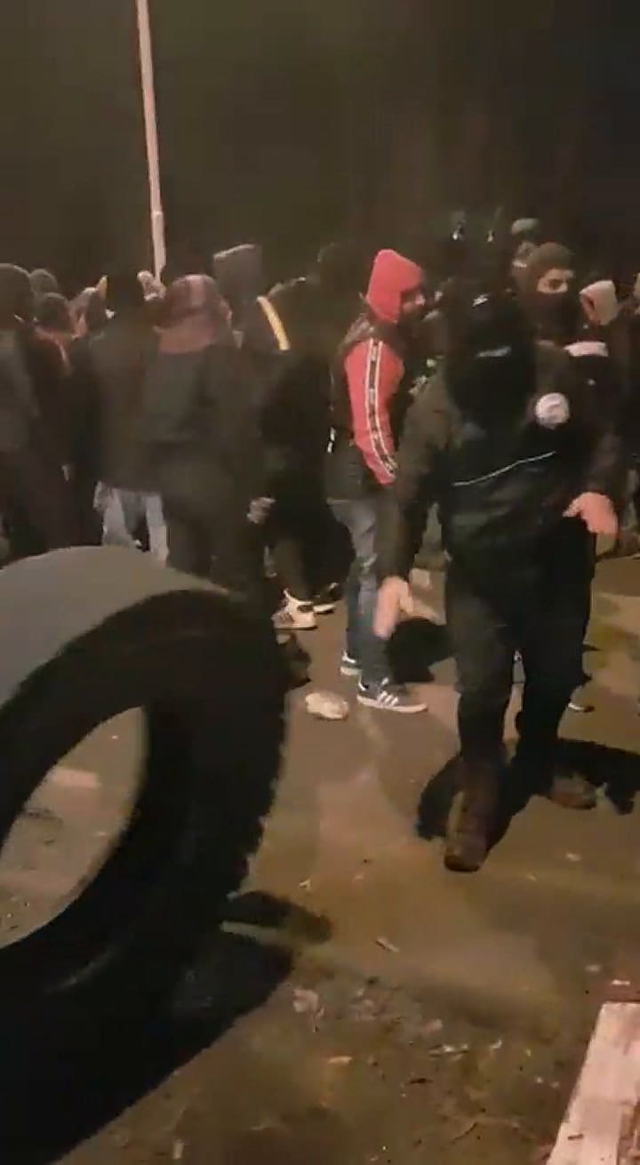 Crisis en Chubut: graves incidentes entre docentes y petroleros en un corte de ruta - Crédito: Atech