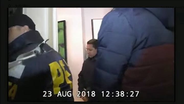 El momento del allanamiento al departamento de Cristina Kirchner
