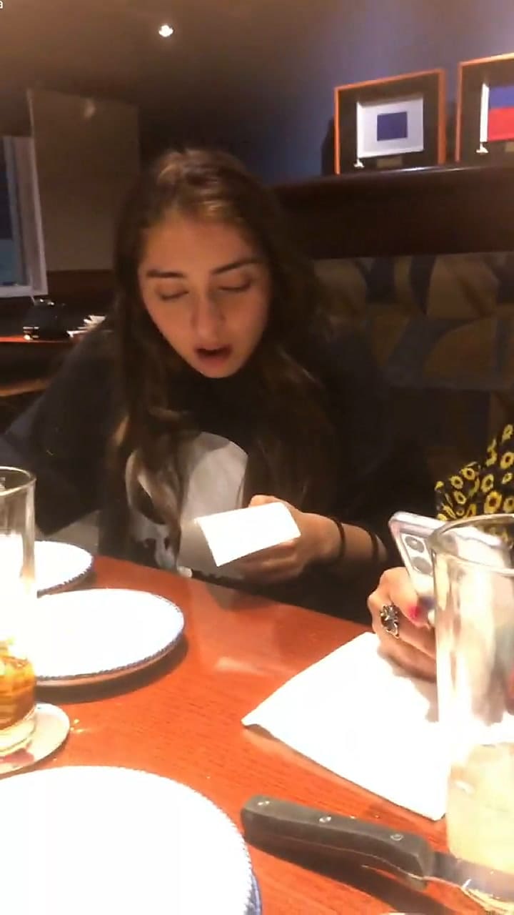 Le cobraron extra en el restaurante por usar la tablet