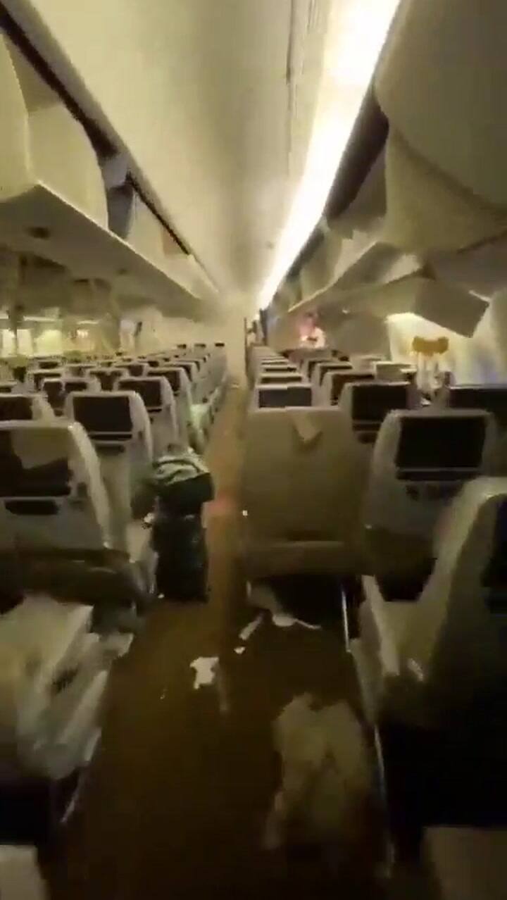 Así quedó el avión de Singapore Airlines