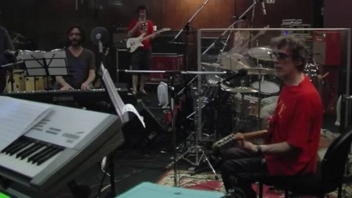 Spinetta y Fito Páez cantando Las Cosas tienen Movimiento