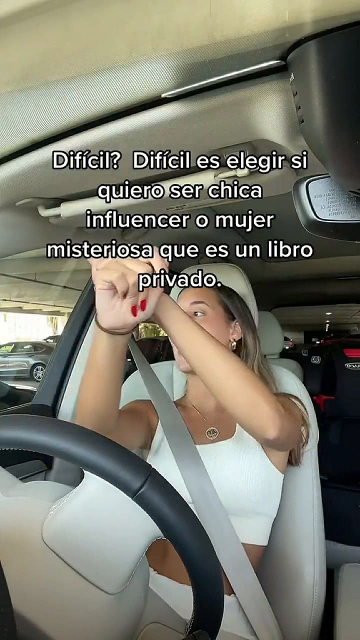 La tiktoker Emmy disfruta de bailar canciones a lo largo del día